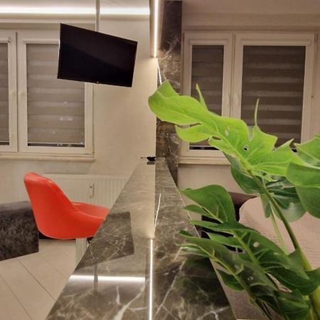 Chill Toronto Apartment เบียวิสตอก ภายนอก รูปภาพ
