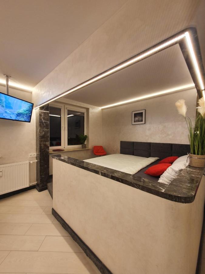 Chill Toronto Apartment เบียวิสตอก ภายนอก รูปภาพ