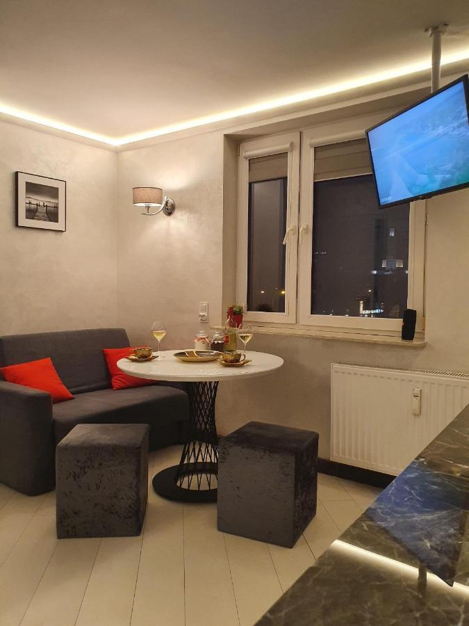 Chill Toronto Apartment เบียวิสตอก ภายนอก รูปภาพ