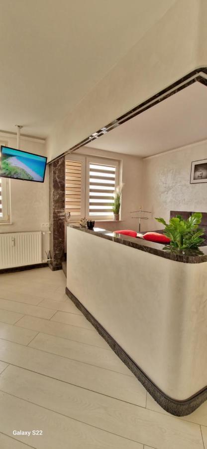 Chill Toronto Apartment เบียวิสตอก ภายนอก รูปภาพ