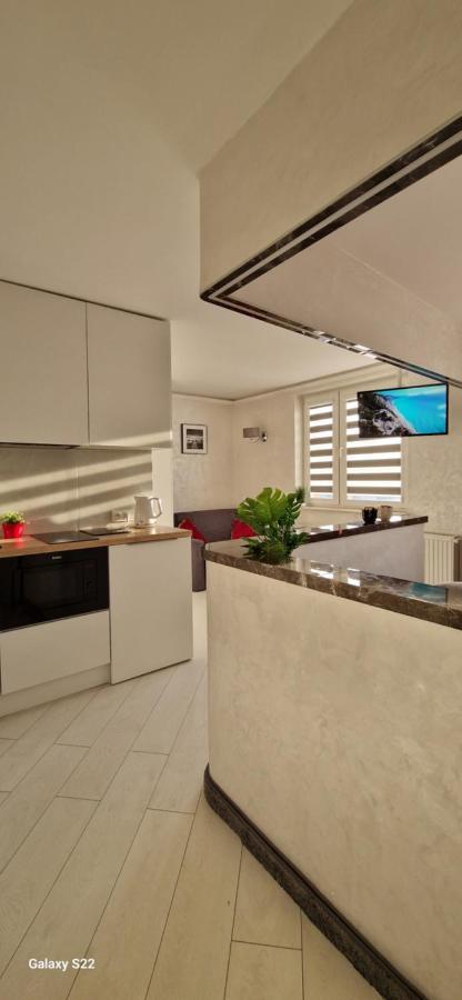 Chill Toronto Apartment เบียวิสตอก ภายนอก รูปภาพ